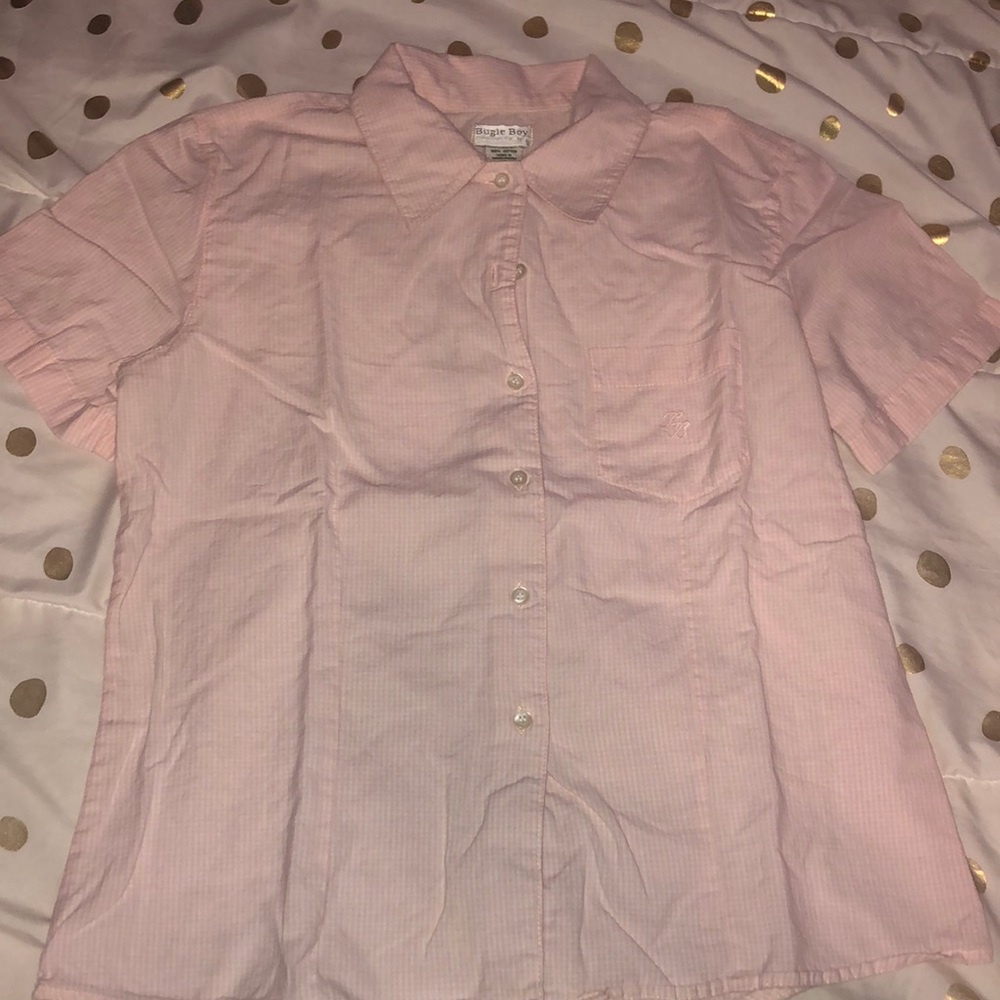 Lightweight shirt sleeve button down shirt